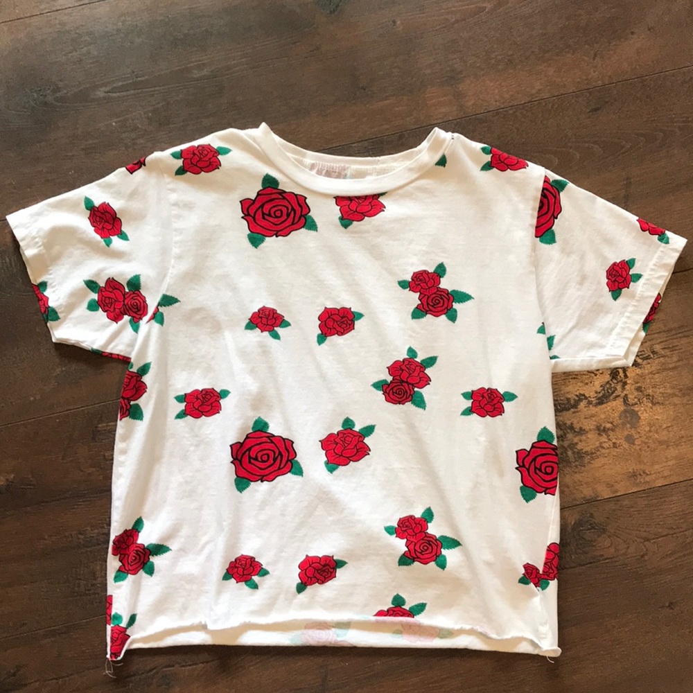 🌹 ON FIRE roses tee 🌹